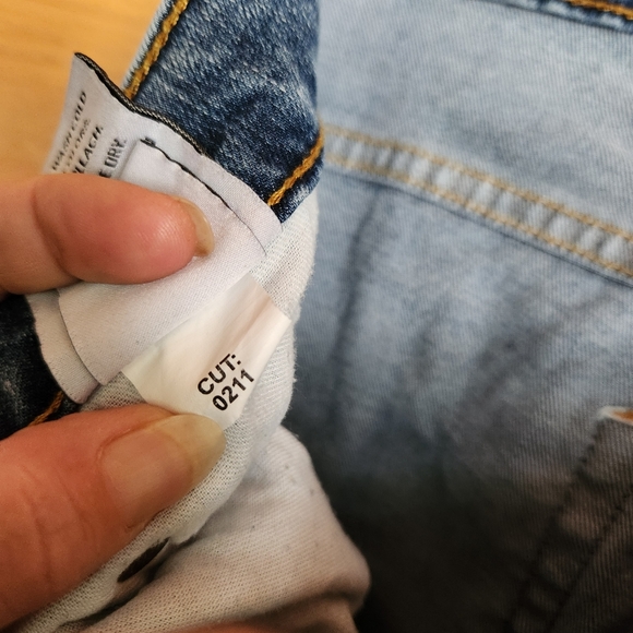 Boyish Donny High Rise Distressed Skinny Jeans in Forever Darling Size 32 X 30" - Picture 12 of 13